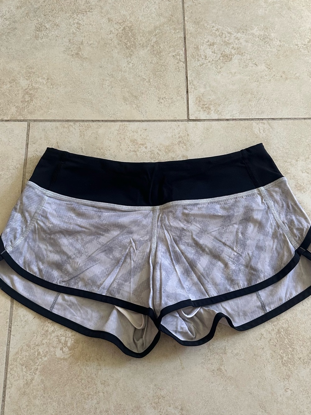 Lululemon speed short size 4 with liner
